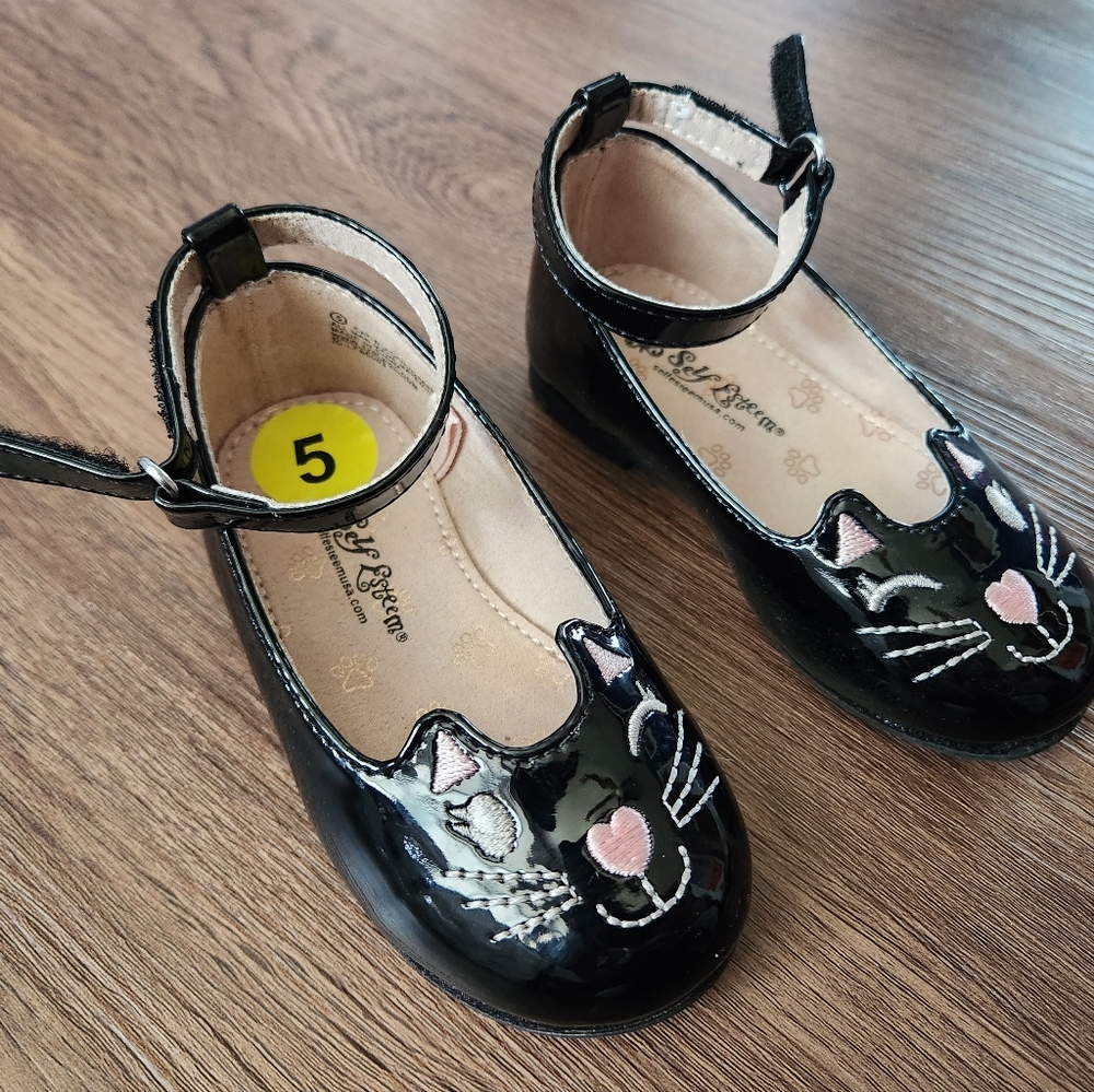 Black Cat Girl's Shoes 5T